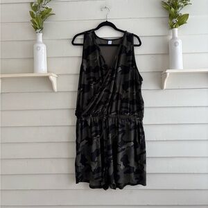 Old Navy Active Camo Shorts Romper Women’s Size XXL
